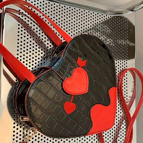 Black & Red Heart Purse - Picture 3 of 5